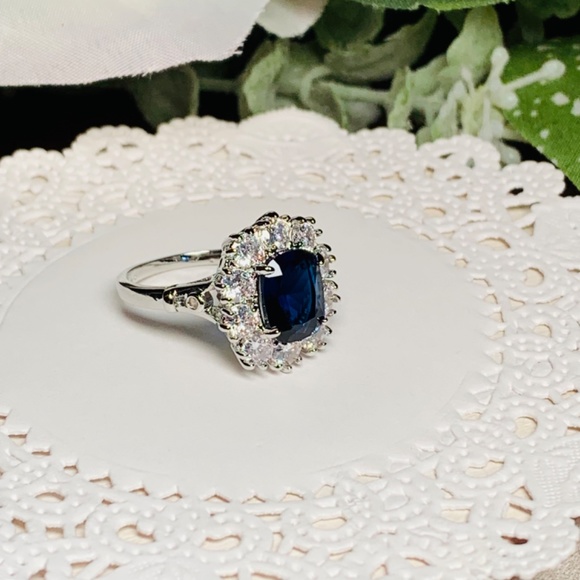 Beautiful Blue Halo 925 Silver CZ Statement Ring, Elegant - Picture 5 of 10
